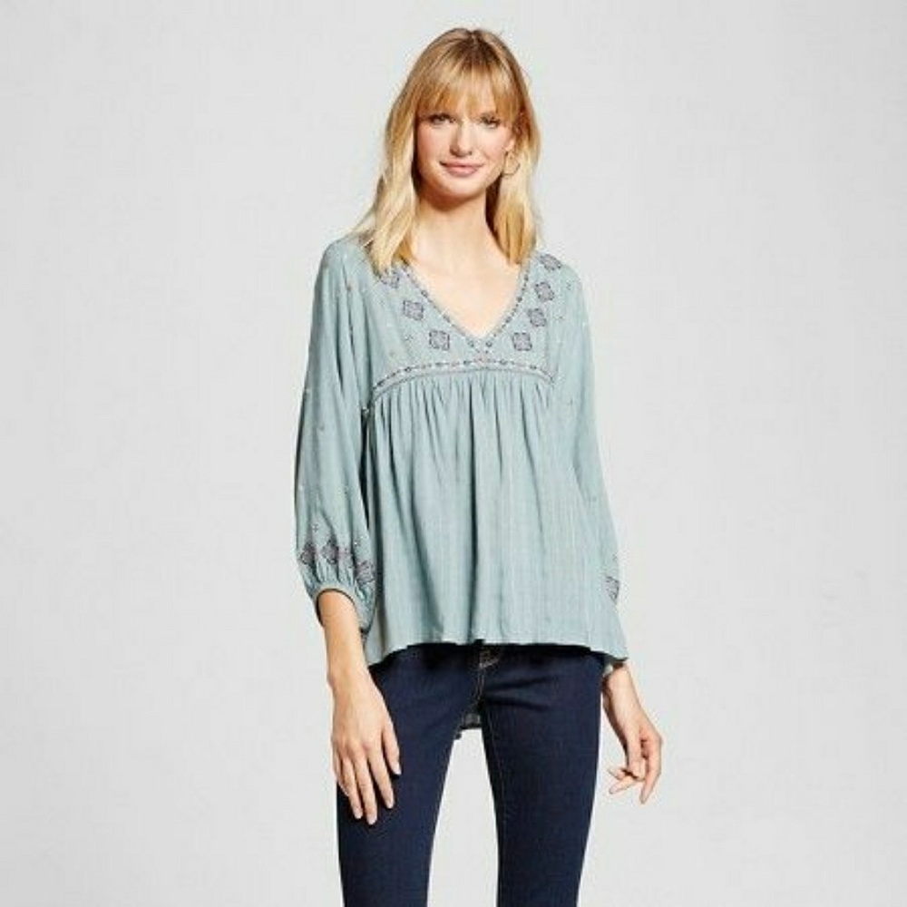 Knox Rose Embroidered Dobby High-Low Woven Peasant Top